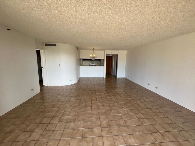 Building Photo - Royal Iolani 1 bedroom