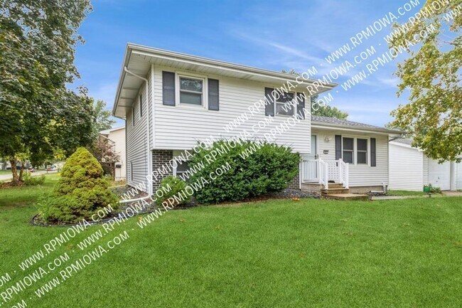 Building Photo - Fenced in Yard! 3 Bedroom, 1 Bath Home in ...