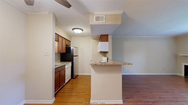 Foto del edificio - 904 University Oaks Blvd