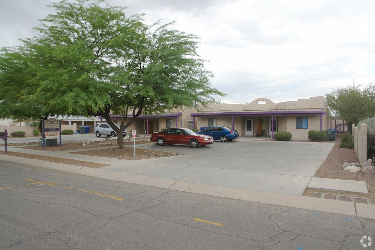 Building Photo - 1051 E Easy St