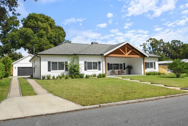 Building Photo - Gorgeous Winter Park Stunner