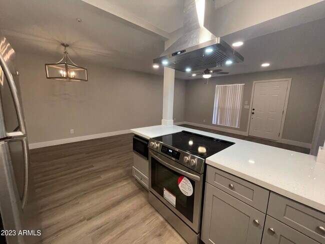 Foto del edificio - 1340 N Recker Rd