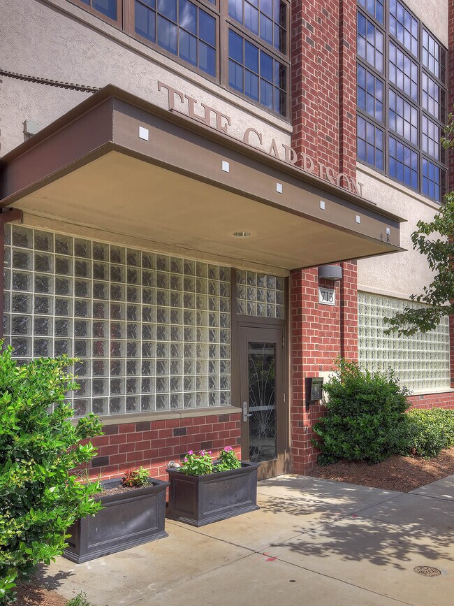 Foto del edificio - 715 N Graham St