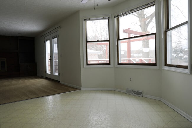 Building Photo - 5409 Johnnycake Rdg NE