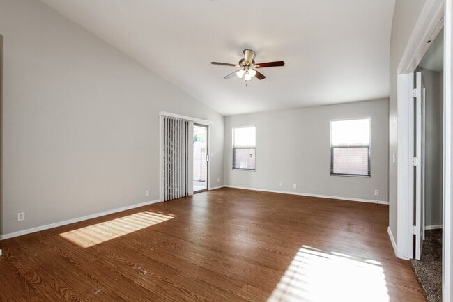 Foto del edificio - 3319 W Louise Dr