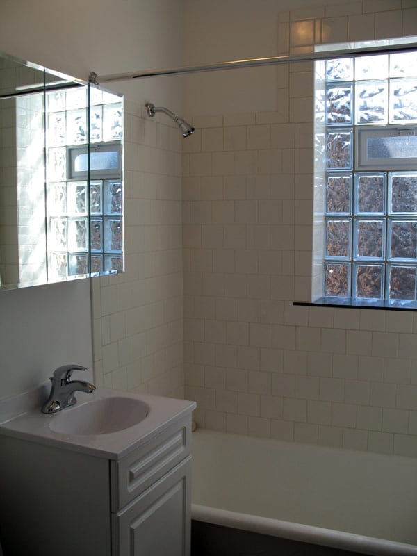 Interior Photo - 921-929 W Oakdale Ave