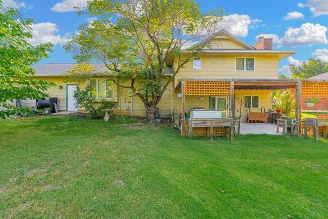 Building Photo - Large Family home in Chelsea Est. just SW ...