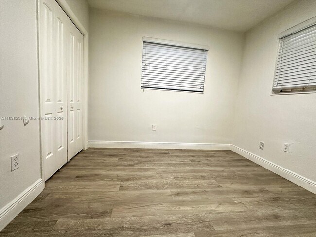 Foto del edificio - 1533 NW 53rd St