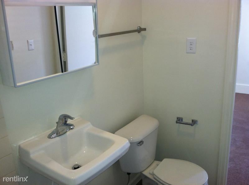 Building Photo - 1 br, 1 bath Apartment - 709 W Cross St 1W
