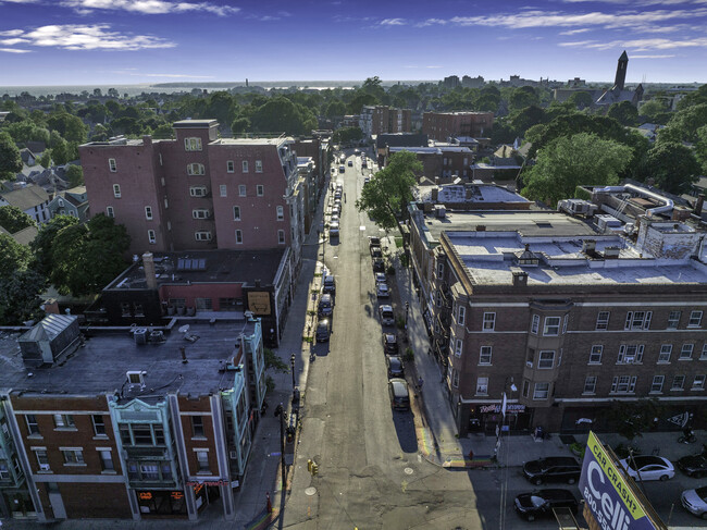 Building Photo - 84 Mariner St