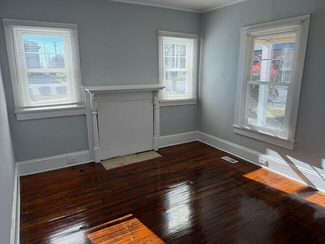 Building Photo - Lovely Three Bedroom Home In Plaza Midwood!