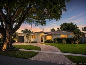 Building Photo - 909 SE 14th Dr