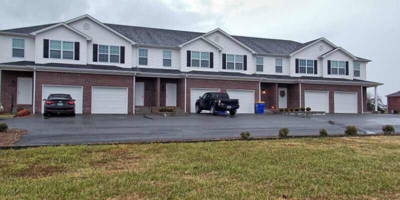 Primary Photo - 214 Moss Creek Ave