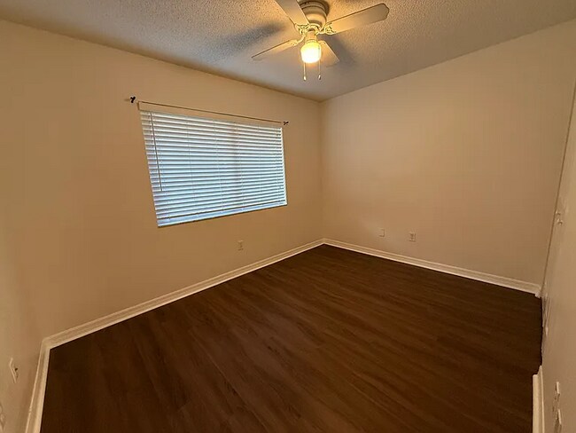 Foto del edificio - 12117 Walden Woods Dr