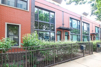 Building Photo - 945 N Kingsbury St