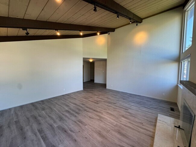 Foto del edificio - Beautifully Updated 3-Bedroom Home – First...