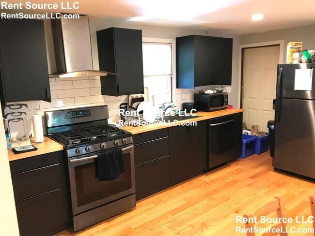 Foto del edificio - 4 bedroom in Malden MA 02148