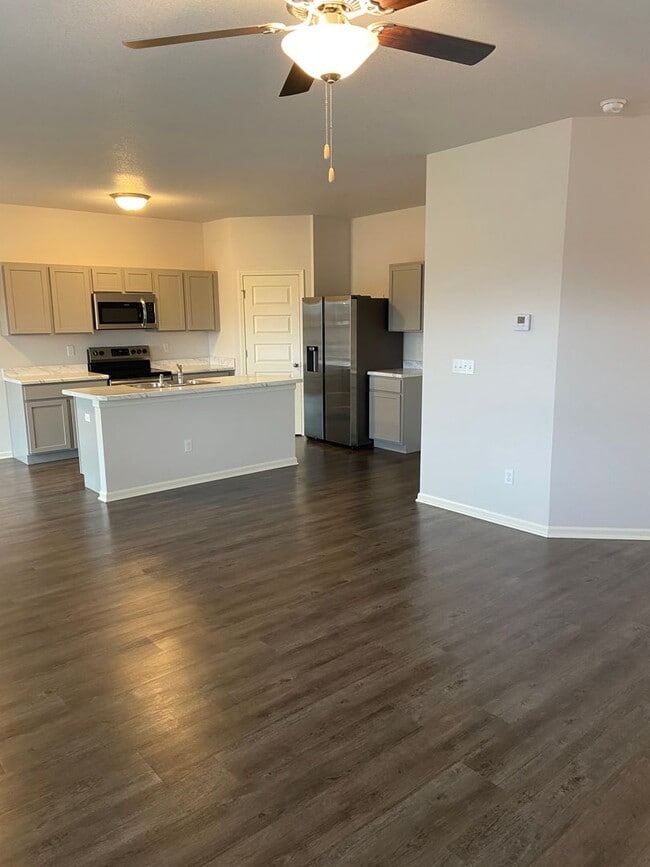 Building Photo - *Pre-Leasing* | Three Bedroom | Two and a ...