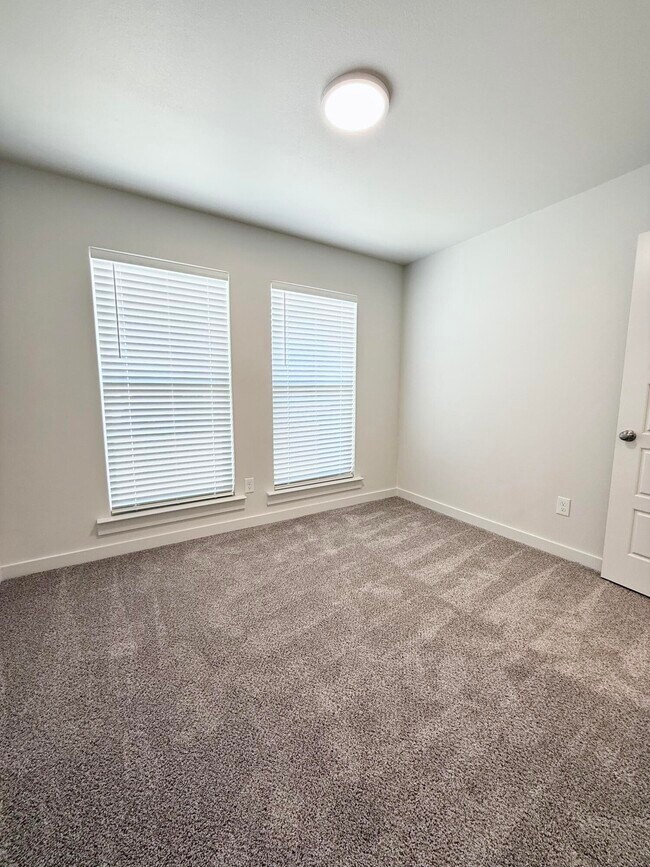 Foto del edificio - 1615 N Clinton Ave