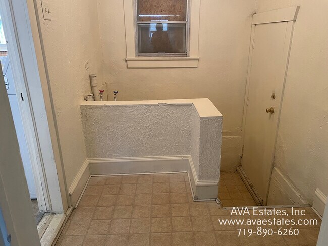Building Photo - 1302 Jackson St