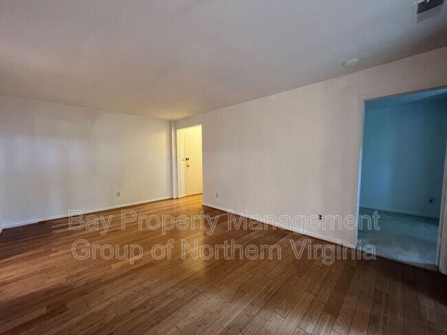 Foto del edificio - 3306 Woodburn Village Dr