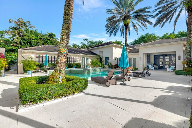Foto del edificio - 17070 Royal Cove Way