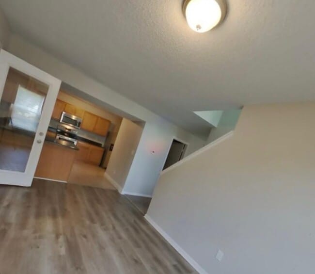 Building Photo - 1406 Thomas Dr