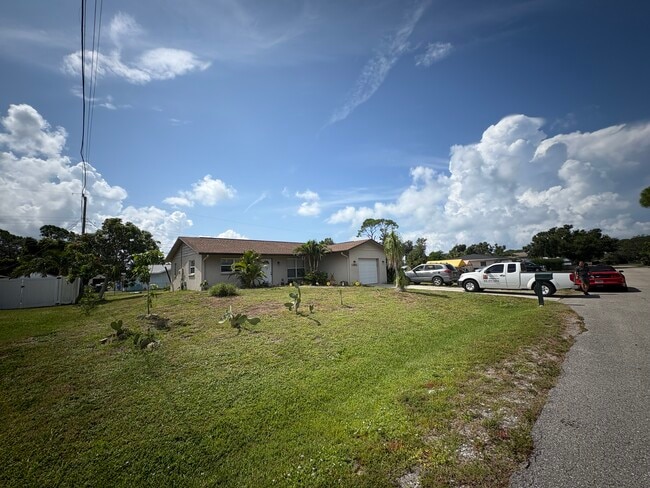 Building Photo - 1383 Tinamou Rd