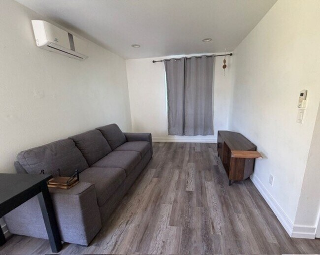 Foto del edificio - 3320 W 66th St