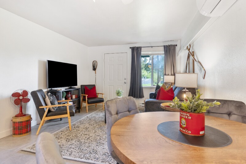 Foto principal - 661 8th Ave E N