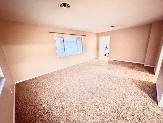 Sala de estar - 3129 Hassler St