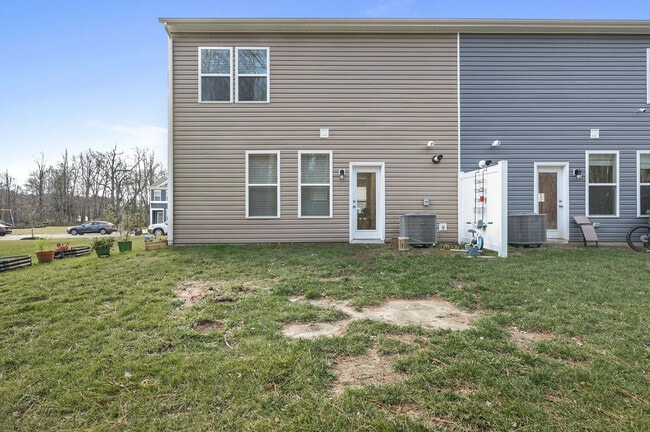 Building Photo - 193 Currant Cir