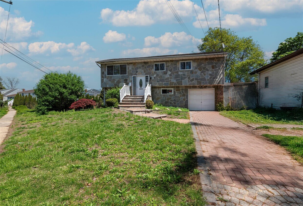 Primary Photo - 2515 S Seamans Neck Rd