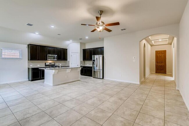 Foto del edificio - 13827 Quiet Fox Ln