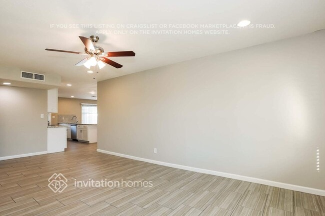 Building Photo - 2520 E Manhatton Dr