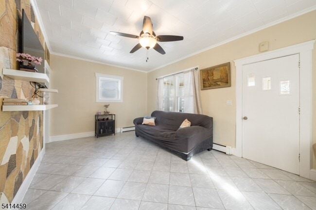 Building Photo - 529 Ainsworth St