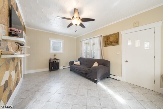 Foto del edificio - 529 Ainsworth St