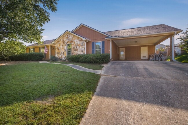 Building Photo - FOR RENT in NORTH COLUMBUS! Available NOW!