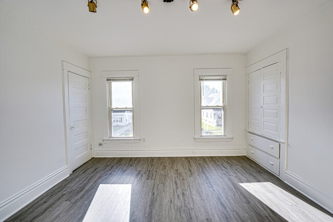 Foto del edificio - 523 Grand Ave