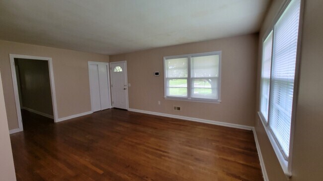 Building Photo - 1802 Edgemore Rd