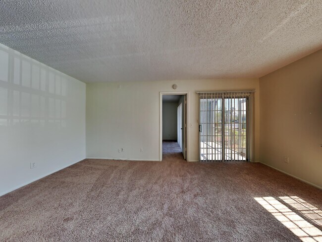 Building Photo - 1625 SE Green Acres Cir