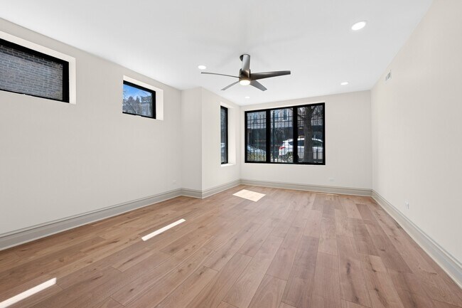 Foto del edificio - 1933 N Fairfield Ave