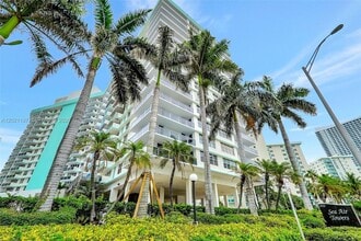 Building Photo - 3725 S Ocean Dr