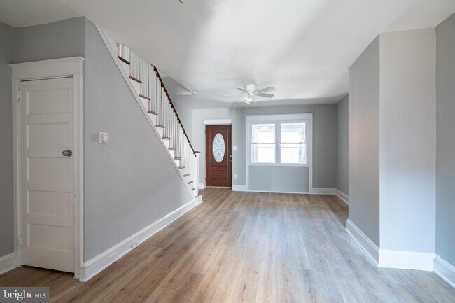 Building Photo - 2271 E Cambria St