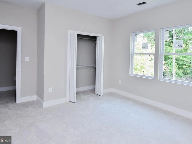 Building Photo - 1 Ayrwood Ln