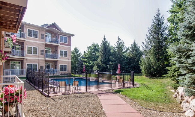 Gorgeous private setting - 14937 60th St N