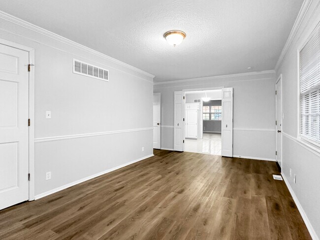 Building Photo - 3905 S Adams Ave