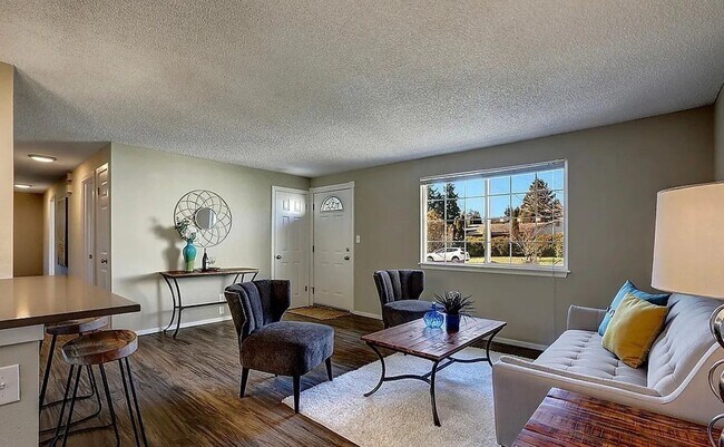 Building Photo - Adorable Kirkland rambler