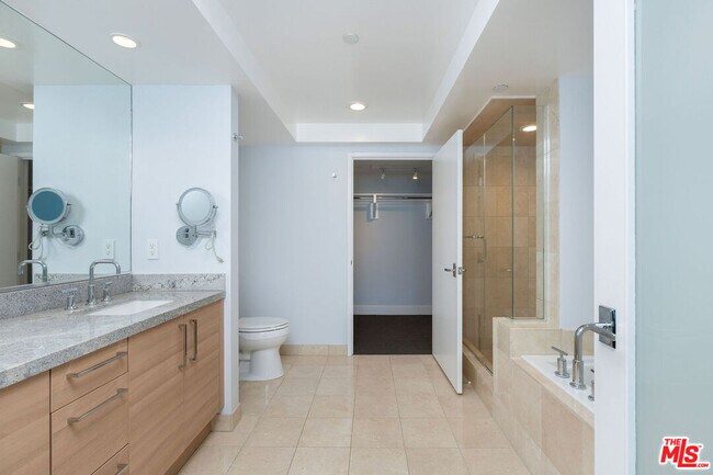 Foto del edificio - 13650 Marina Pointe Dr