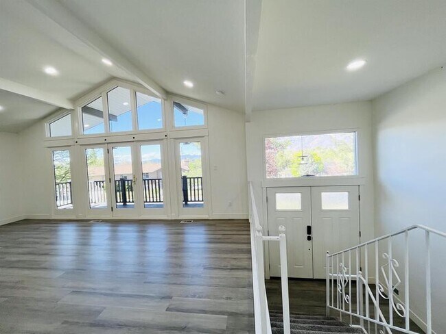 Building Photo - 1294 Mockingbird Ln